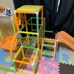 アンパンマンジャングルジム　電動バイク　トランポリン