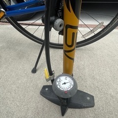 【値下げしました】自転車 クロスバイク ジャイアント Giant R3 空気入れ付きの画像