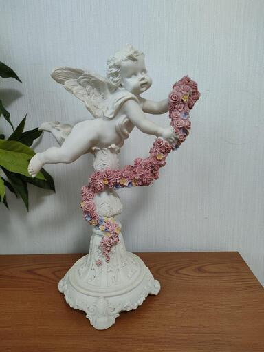 精巧なエンジェル像　白陶器　天使の像