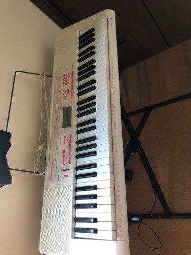 取引中　CASIO 光るキーボード　LK-121