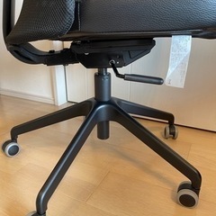 IKEA メッシュオフィスチェア/アームレスト付き(JÄRVFJÄLLET イェルヴフェレット)の画像