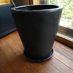 大きな鉢カバー　植木鉢の画像