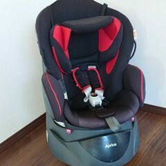 アップリカ フラディア 新生児 シートベルト チャイルドシート