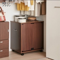 ベルメゾン　鍵付き　本棚　白　キャスター付き　新品未開封の画像