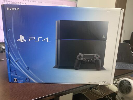 PS4本体＋オマケでゲーム３本とコントローラ１個