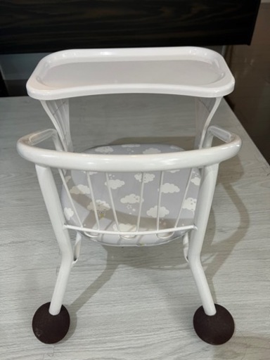 子供用の椅子とテーブル