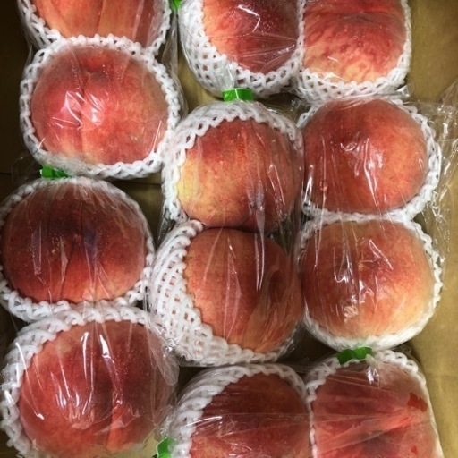 初入荷…‼️あかつき…‼️桃特大…類サイズ12玉入り‼️発泡スチロール箱入り氷袋入り‼️ピックアップ引き取り…調整可能‼️