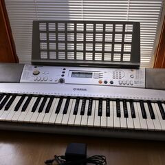 ヤマハ ポータブル（電子）キーボード PSR-E303の画像