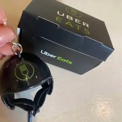 レア！ウーバーイーツヘルメット型ストラップ