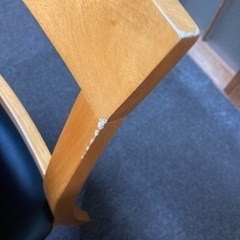 テーブルと椅子の画像