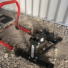 苫小牧　アストロ　フロントホイールクランプ