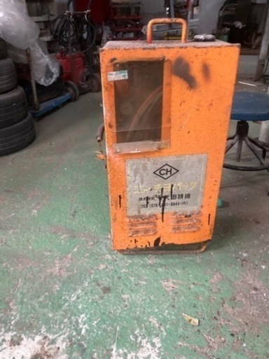 溶接機　クーラー屋さんが、便利だと思います