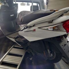 広島発！入荷しました！ヤマハ　シグナスZ125 エンジン良好　シート破れ　バッテリー交換済み　キック、セルにてエンジン始動確認済み吹け上がり良好　エンジンオイル交換済み　現状車　登録書類、鍵オリジナル2本有り、広島市内　別途費用で配達も可能の画像