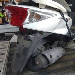 広島発！入荷しました！ヤマハ　シグナスZ125 エンジン良好　シート破れ　バッテリー交換済み　キック、セルにてエンジン始動確認済み吹け上がり良好　エンジンオイル交換済み　現状車　登録書類、鍵オリジナル2本有り、広島市内　別途費用で配達も可能の画像