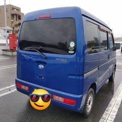 広島発！込み価格！走行距離67000km 台！18年式ダイハツ　即戦力！ハイゼットカーゴ　S320V ハイルーフ　　運転楽々オートマチック　エンジン　エアコン良好 エンジンオイル交換済み　リアスモークフィルム貼り済み　ルーフのみにクリアー剥げ有りますが全体的に艶もあり綺麗な軽バンです！の画像