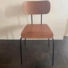 シンプルな椅子2脚セット