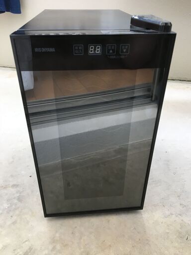 値下げしました[未使用]アイリスオーヤマ ペルチェ式ワインセラー 8本 25Ｌ ブラック IWC-P081A-B