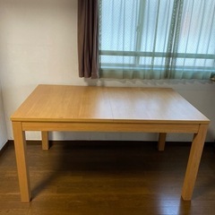 IKEA 伸縮ダイニングテーブルの画像