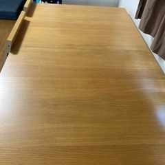 IKEA 伸縮ダイニングテーブルの画像
