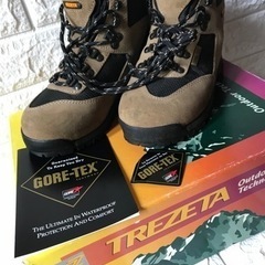 トレッキングシューズ　