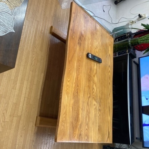 杉のテーブル