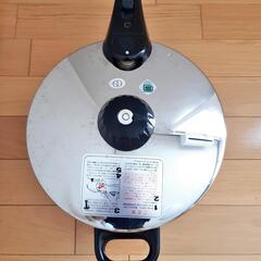 【値下】フィスラーロイヤル　圧力鍋　4.5リットルの画像