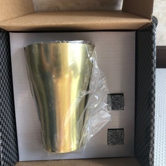 【新品・未使用】金色に光り輝く 金色のタンブラー 飲み物を薄めずに冷たくできる アイスストーン アイスキューブ セット アルミ製 冷たい飲み物用の画像