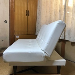 白色ソファーの画像