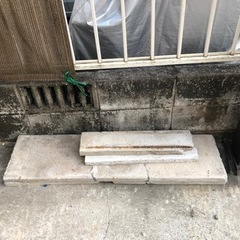 コンクリートブロック 土留用コンクリート板を差し上げますの画像