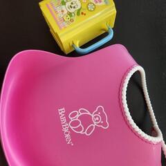 ベビービョルンのエプロンとジュースホルダー