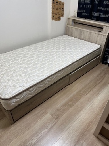 【お引渡者様決定済】シングルベッド　3年使用綺麗です
