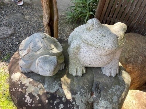 亀と蛙の石像