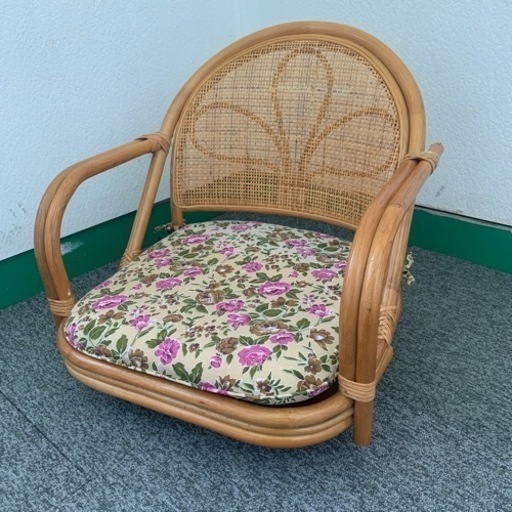 未使用品　天然籐肘付き回転チェアロータイプ