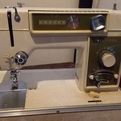 ポータブル電動ミシンの画像