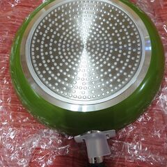 新品です。２６cm　フッ素樹脂加工　IH対応　全ての熱源に対応しているフライパンの画像