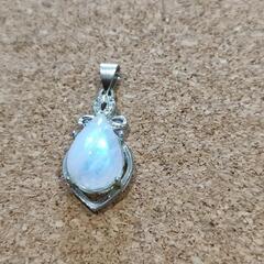 No.285✨恋の予感✨幸運✨健康【ブルームーンストーン　シルバーペントップ】ジモティー特別価格‼️の画像