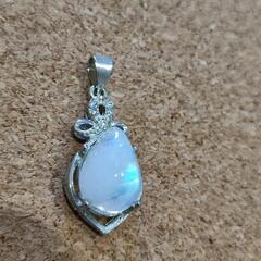 No.285✨恋の予感✨幸運✨健康【ブルームーンストーン　シルバーペントップ】ジモティー特別価格‼️の画像