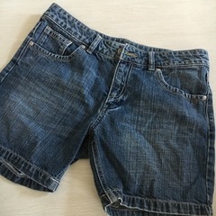 レディース　デニム ジーンズ　ショートパンツ？ハーフパンツ