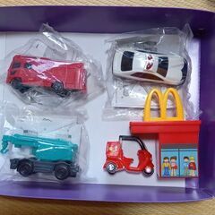 トミカ働く車　パトカー　消防車　クレーン車　マックバイク便　100円