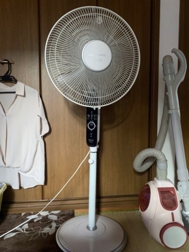 背の高い扇風機