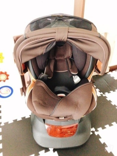 エールベベのチャイルドシートです。