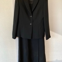 レディーススーツ　中古品