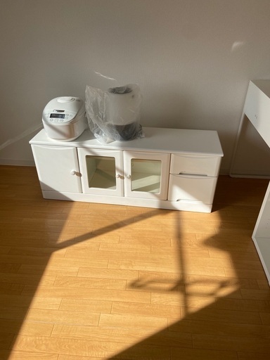 見づらいですが、テレビ台です、、