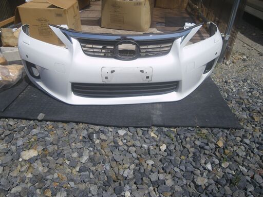 レクサスCT200ｈ　フロントバンパー美品