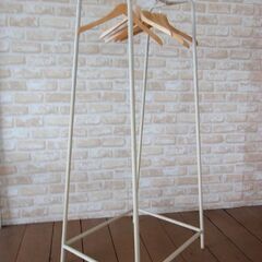 某アパレルブランドの撮影用アイテムでした。まだまだ沢山家具あります。
