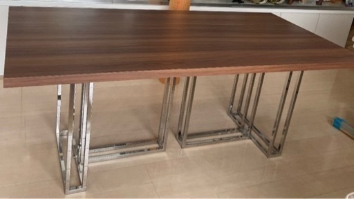 美品ダイニングテーブル　一点物　幅180㎝　4〜8人可能