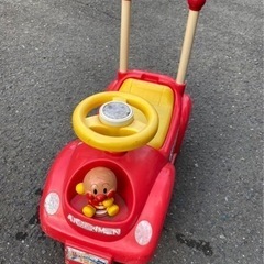 アンパンまん足蹴り自動車