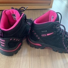 【中古美品】トレッキングシューズ22.5㎝の画像
