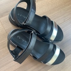 お譲り先決定【中古美品】22㎝女の子サンダルの画像