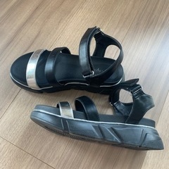 お譲り先決定【中古美品】22㎝女の子サンダルの画像